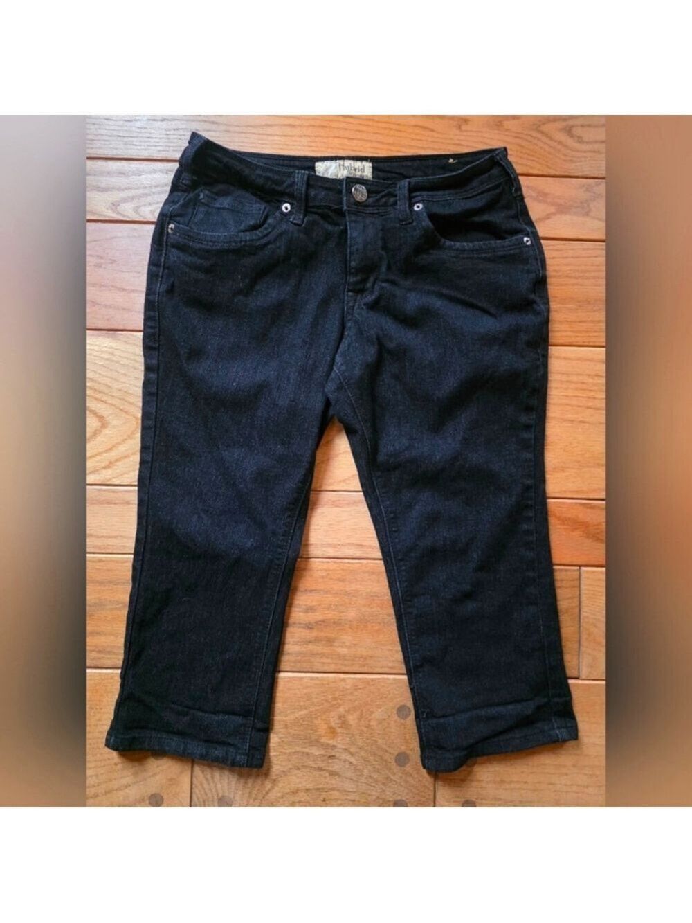 Hybrid and Company Black Capri Jeans
